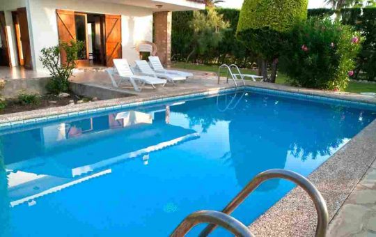 comprare villa con piscina