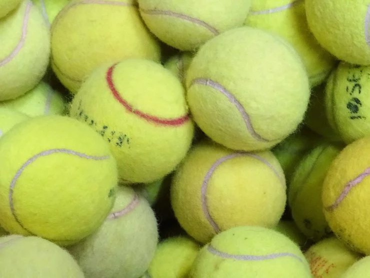 Risparmiare sulla lavatrice grazie alle palline da tennis