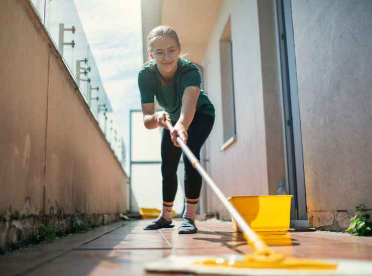 lavare balcone con detergente fatto in casa