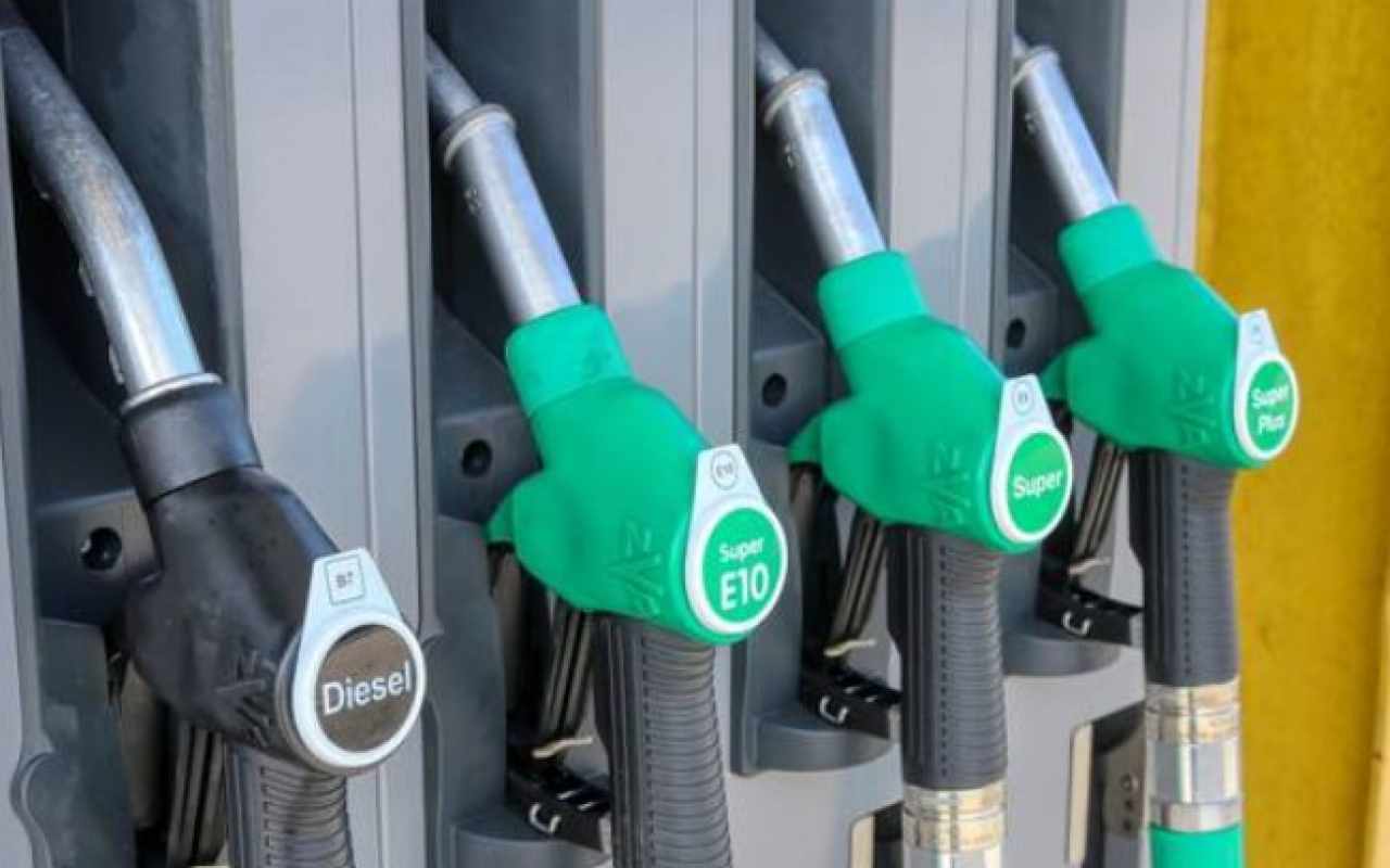 Benzina altro tosto rincaro