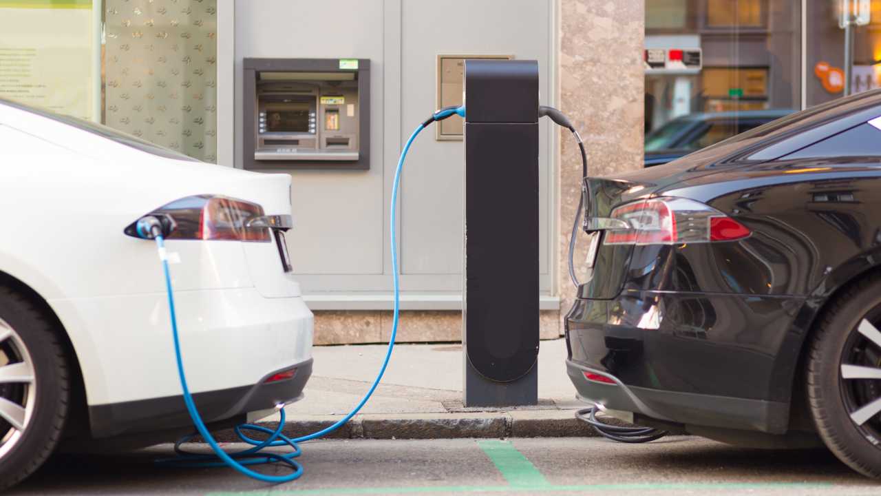 Colonnina pubblica di ricarica per auto elettriche