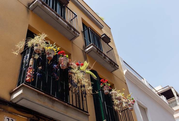 Attenzione a non cadere dal balcone