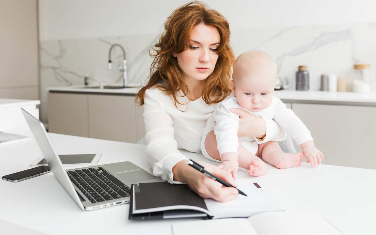 La penalità di essere mamma lavoratrice