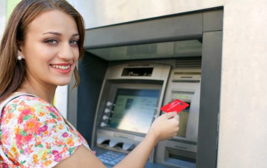 Bancomat, multa da 15mila euro al mese per chi ritira in contanti-Depositphotos-FinanzaRapisarda