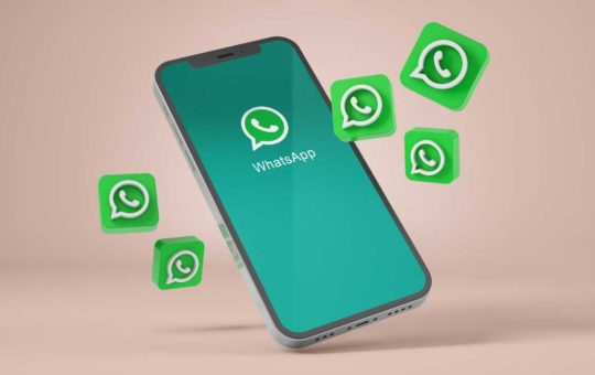 WhatsApp, ora leggono i messaggi a tua insaputa-AdobeStock-FinanzaRapisarda